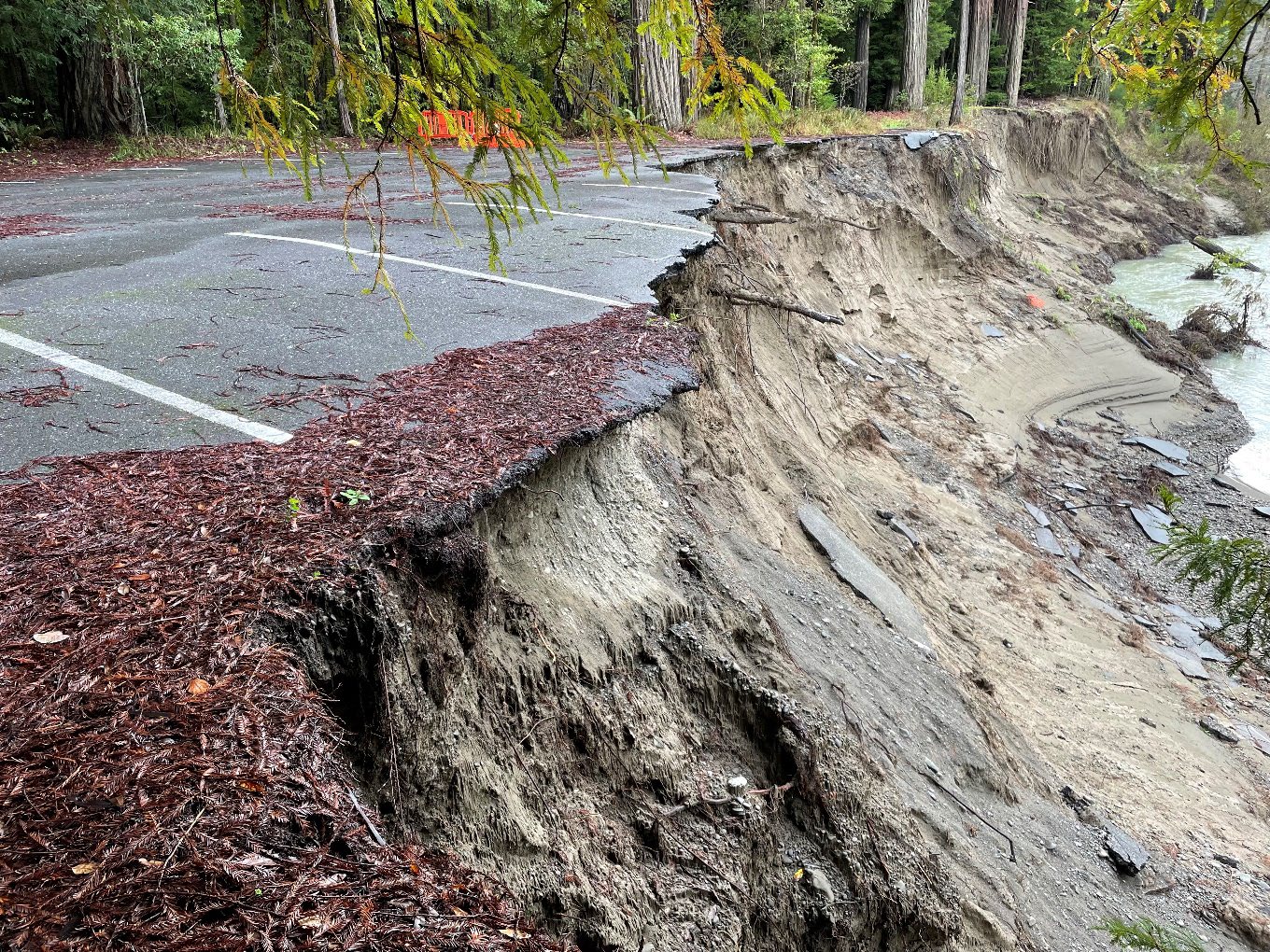 The photo above shows the embankment slope failure at California Federation of Women&rsquo;s Clubs Grove Day-use parking lot.
